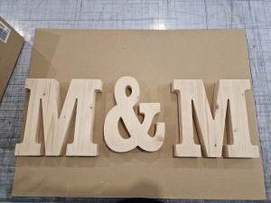 Enseigne lettre en Bois Sapin