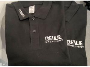 Polo noir avec broderie coeur et col gauche B&C CGPUI10  pour Revue de Chavornay � Chavornay