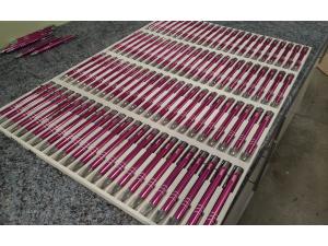 Stylo Alu � billes couleur fushia avec marquage par gravure lase sur le corps du stylo pour GESDA Campus Biotech � Ch�ne-Bourg